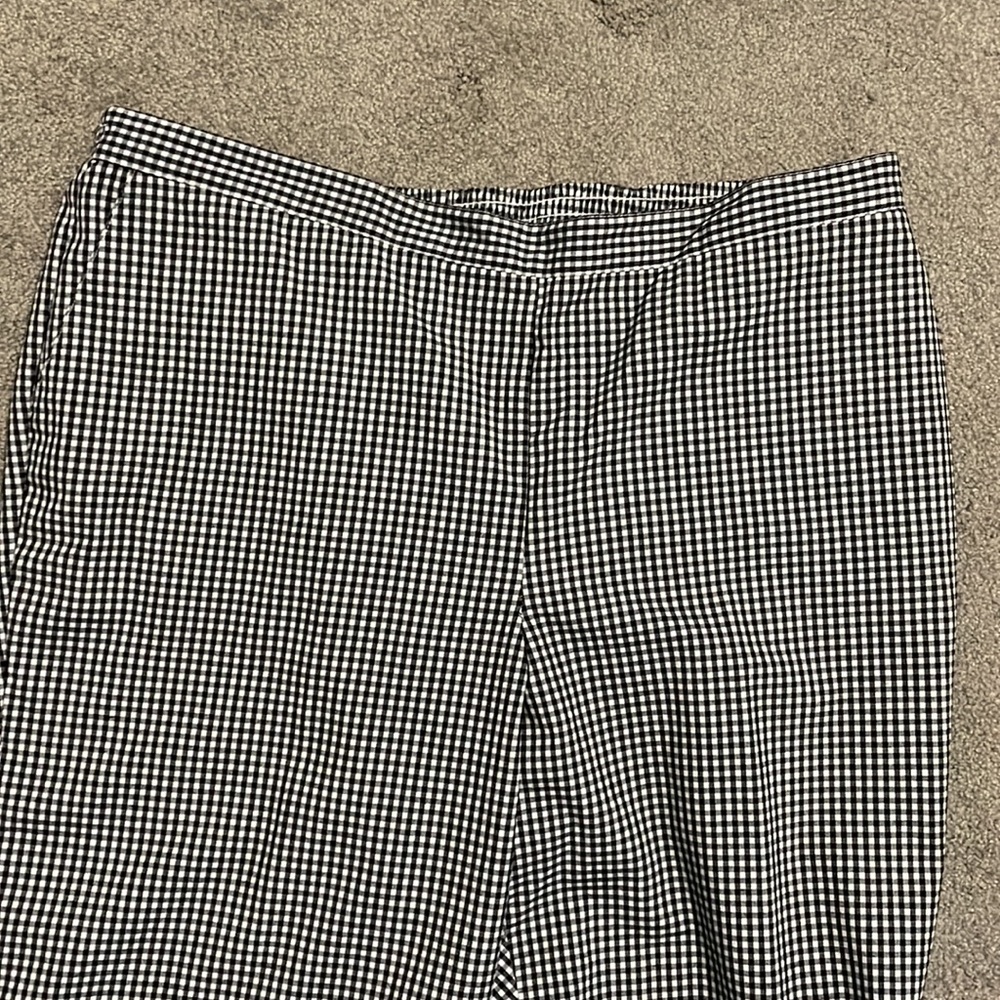 Alfred Dunner Black and White Capris